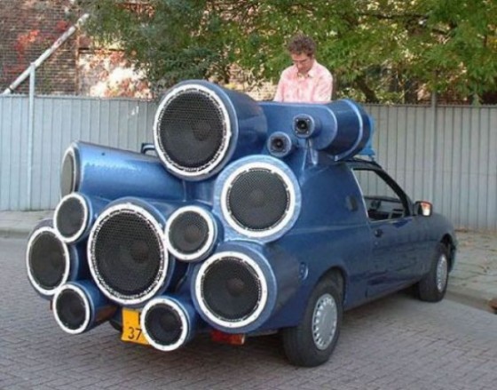 automobilis varomas garsu :)