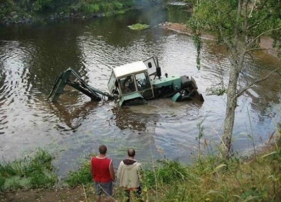 nuskendo mano traktoriukas :)